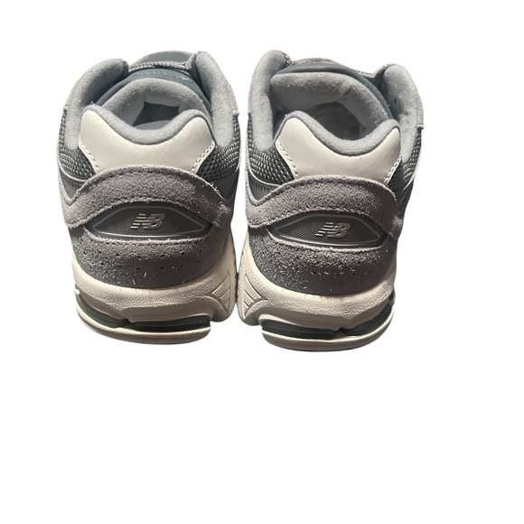 New Balance Kid’s Gray Sneakers 6Y - Picture 3 of 3